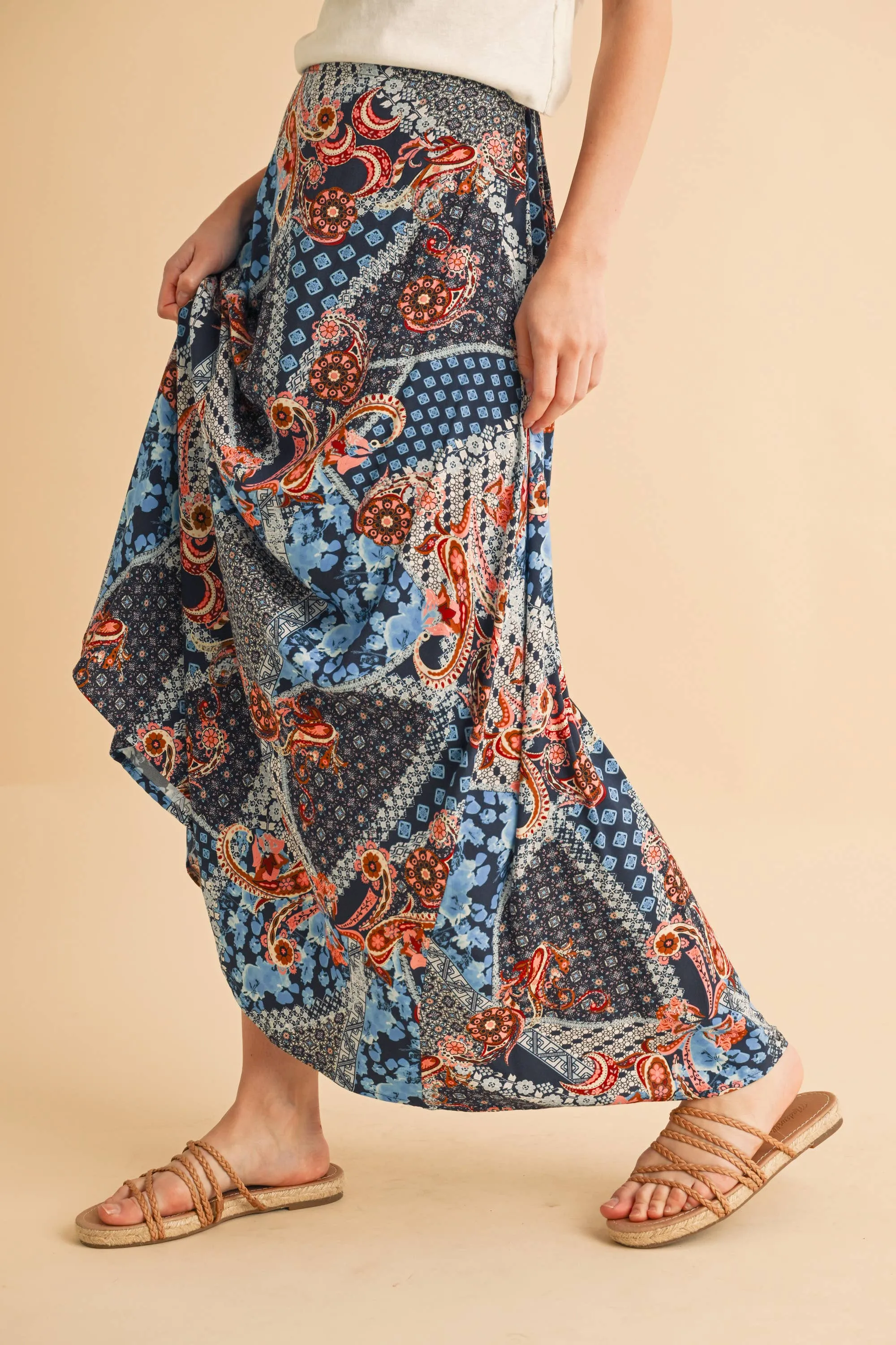 - 773DN CO   Skirt AEMI Print Helpful 6 Bradyn Versatile product line