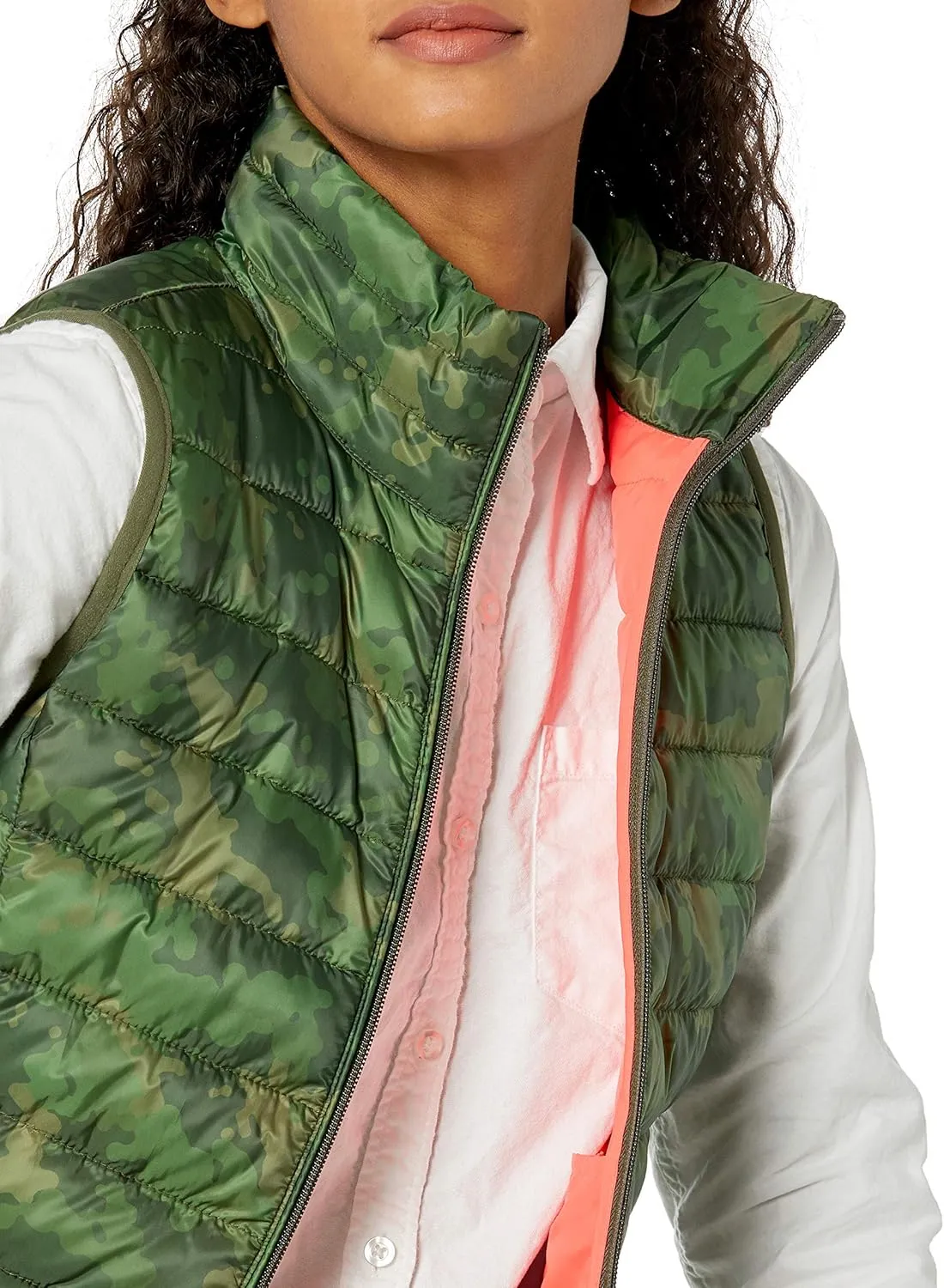 Amazon Essentials Women's Lightweight Water-Resistant Packable Puffer Vest