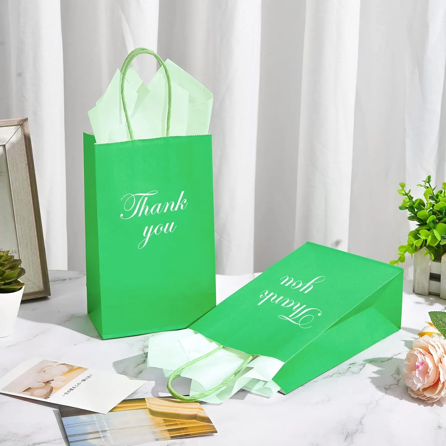 DjinnGlory 100 Pack Small-Sized 9''x5.5''x3.15'' Green Paper Gift Bags with Handles Bulk for Boutiques, Party Favors Goodies, Christmas, St. Patrick's Holiday (Solid Green)