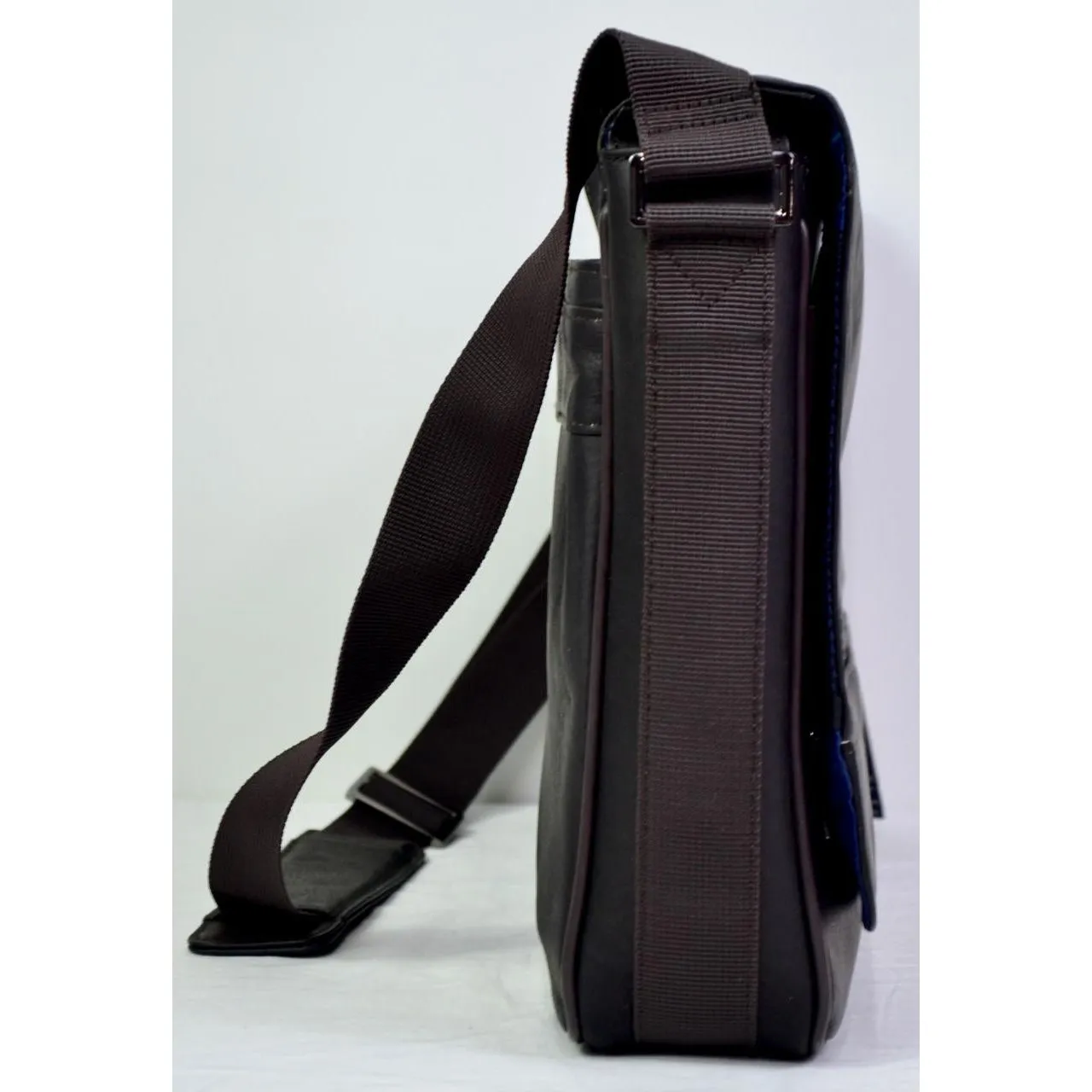 Kenneth Cole Reaction  Leather Messenger Bag Black