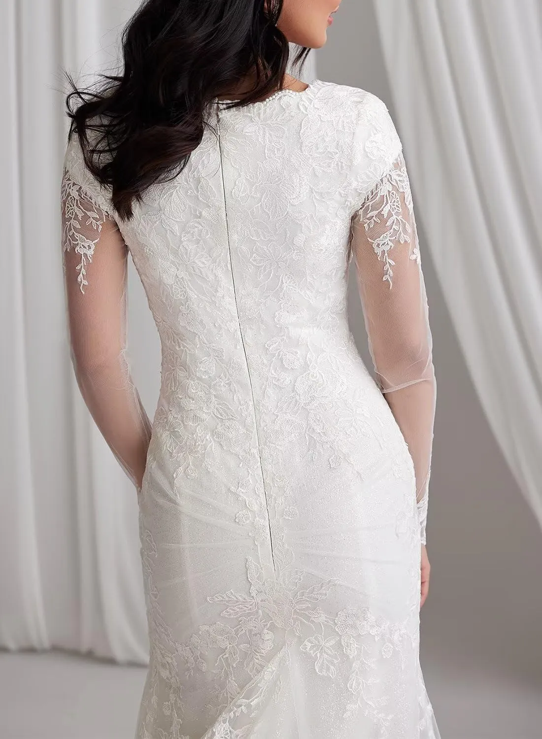 Long Sleeve Wedding Dresses for Bride Mermaid Lace Sparkly Tulle V-Neck Full Back Bridal Dress