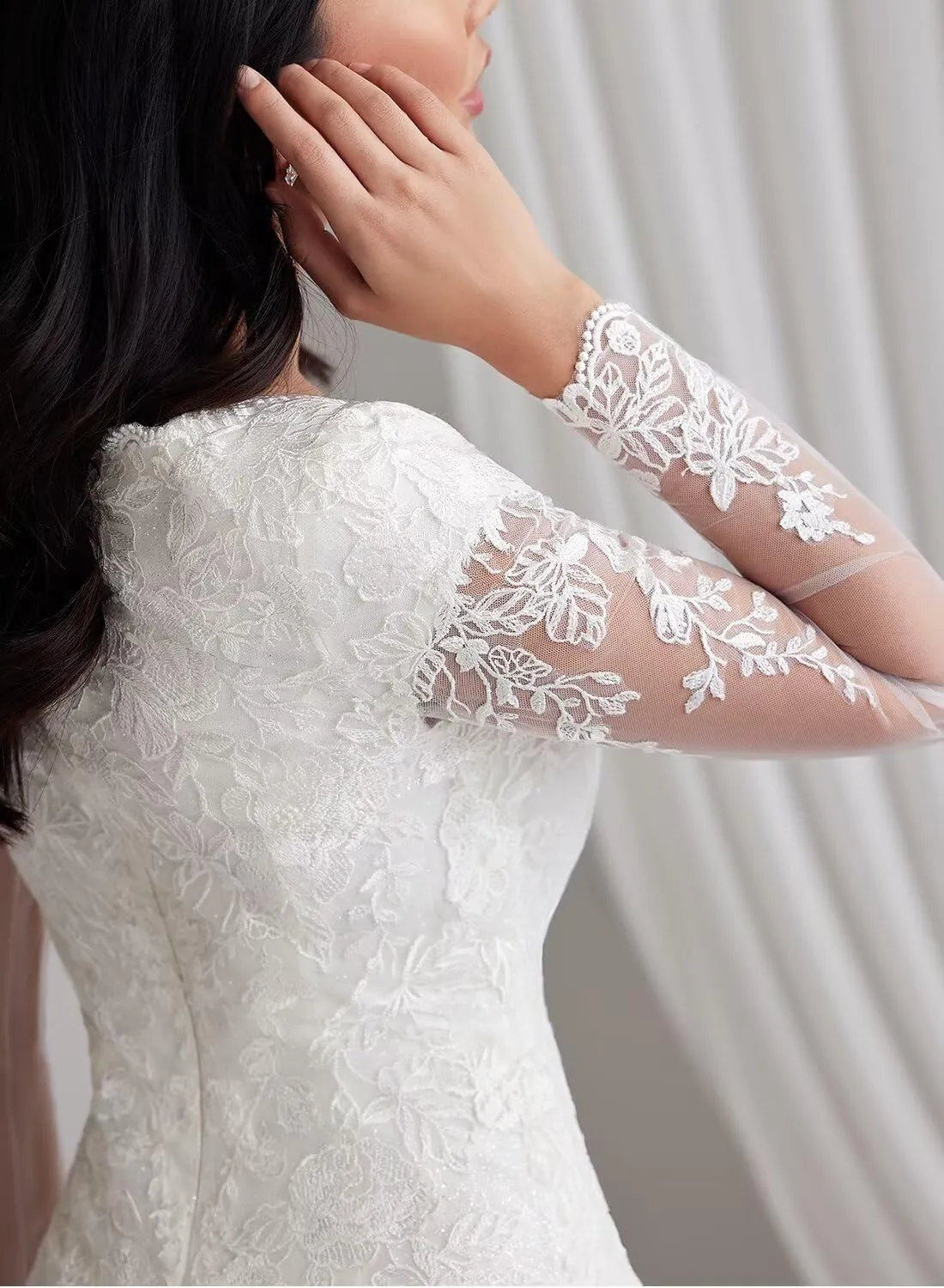 Long Sleeve Wedding Dresses for Bride Mermaid Lace Sparkly Tulle V-Neck Full Back Bridal Dress