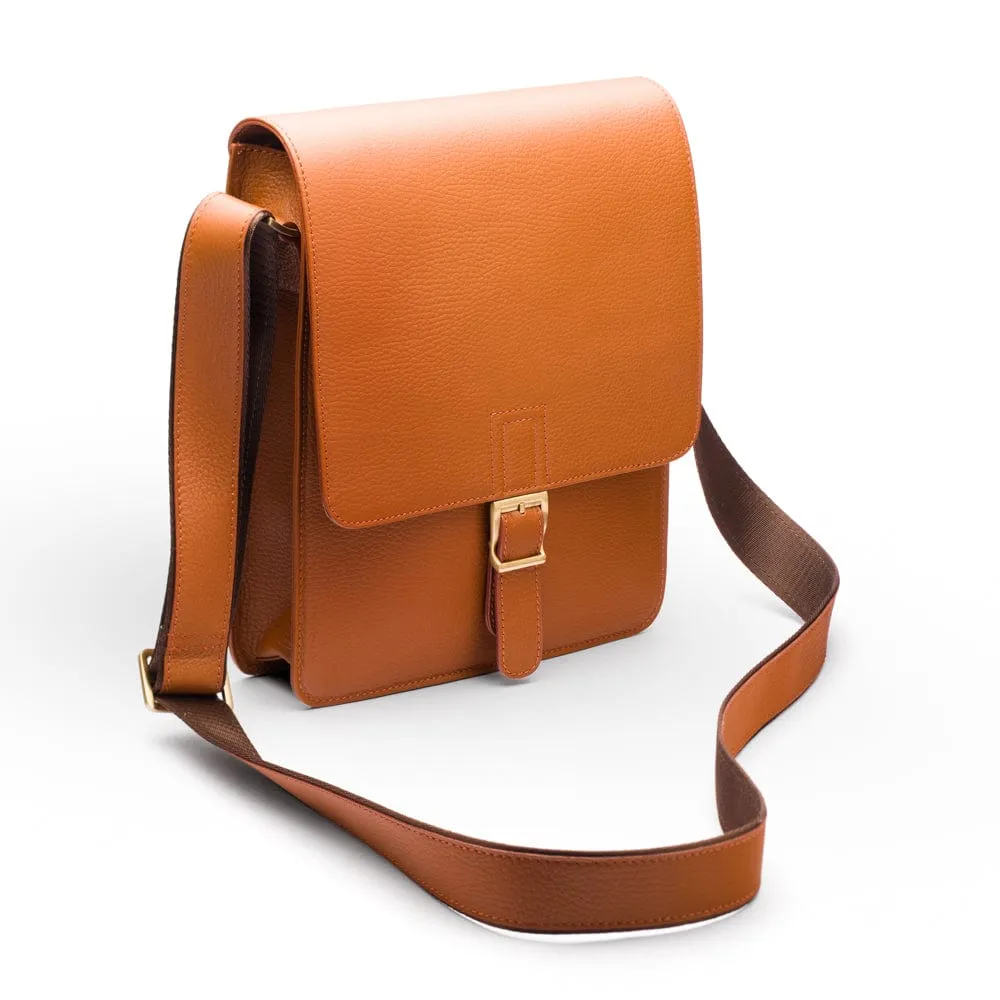 Men's Leather Messenger Bag With Buckle - Tan Pebble Grain