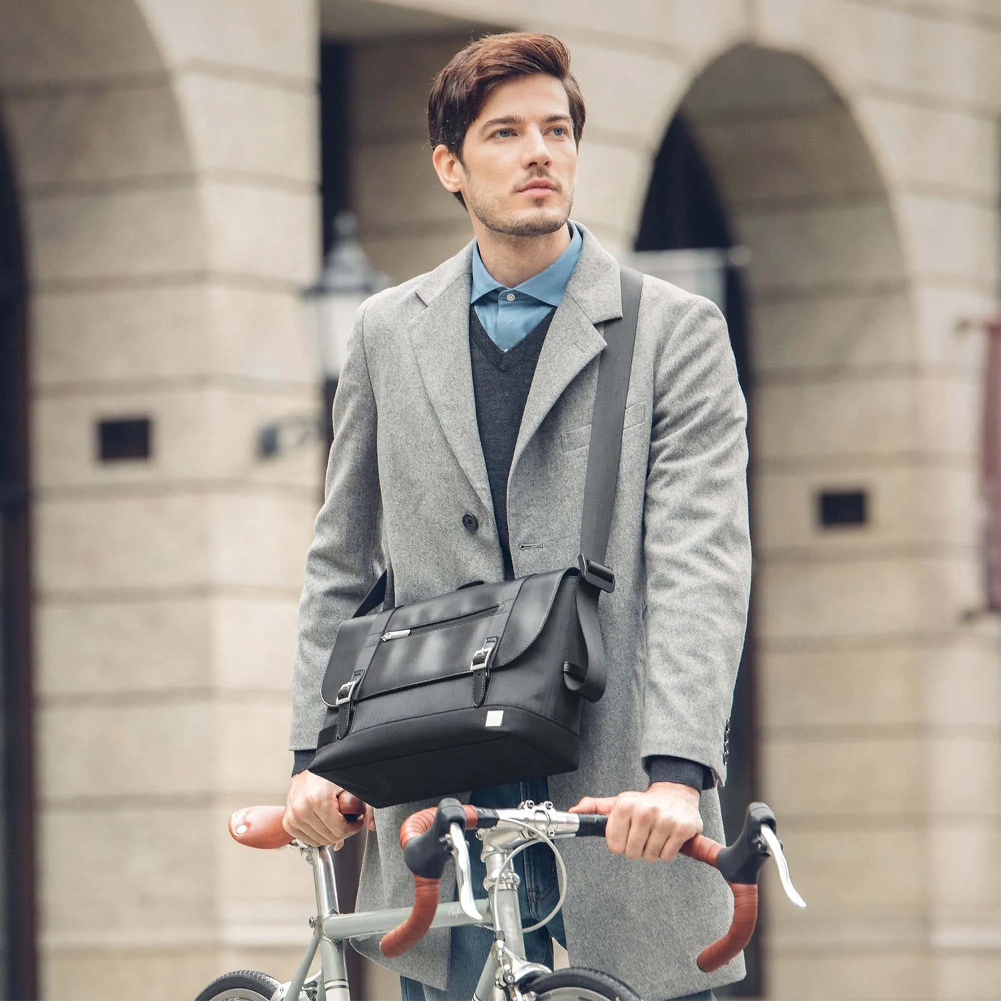 Moshi Carta Compact Messenger Bag
