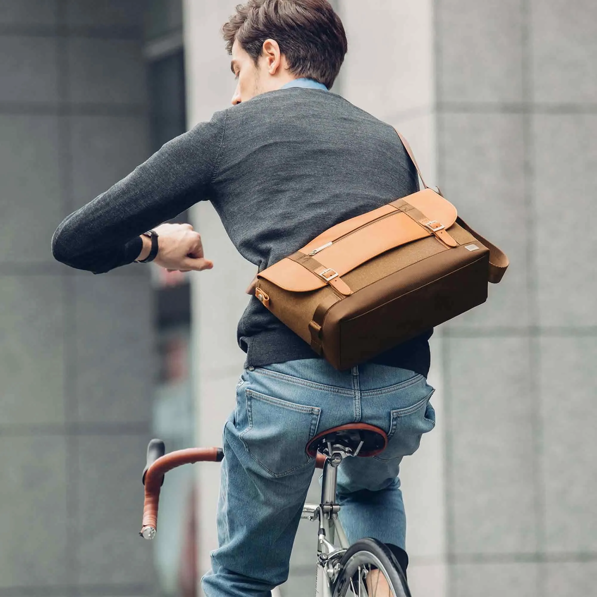 Moshi Carta Compact Messenger Bag