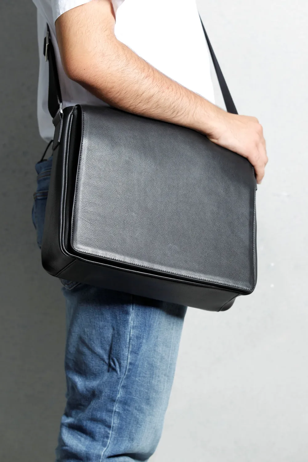 Unisex Adults VKY Konstantine Messenger Shoulder Handbag Black