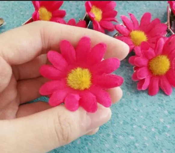 White Daisy Hair Clips 5 Pcs Flower Barrettes Daisies Hair Pins Boho Hair Accessories Flower Child Festival Fox White With Yellow Center Or Dark Hot Pink Silk Flowers